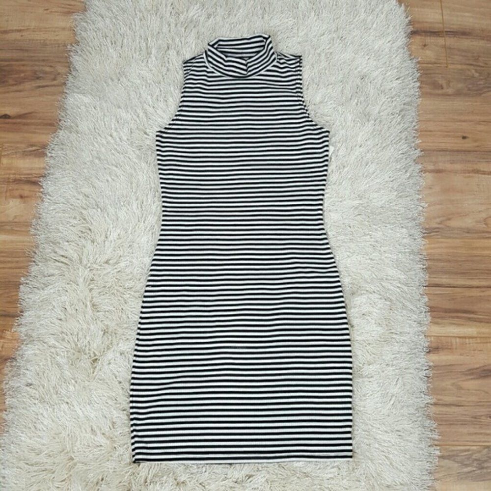 KLAXON Womens Mini Dress Sleeveless White-Black‎